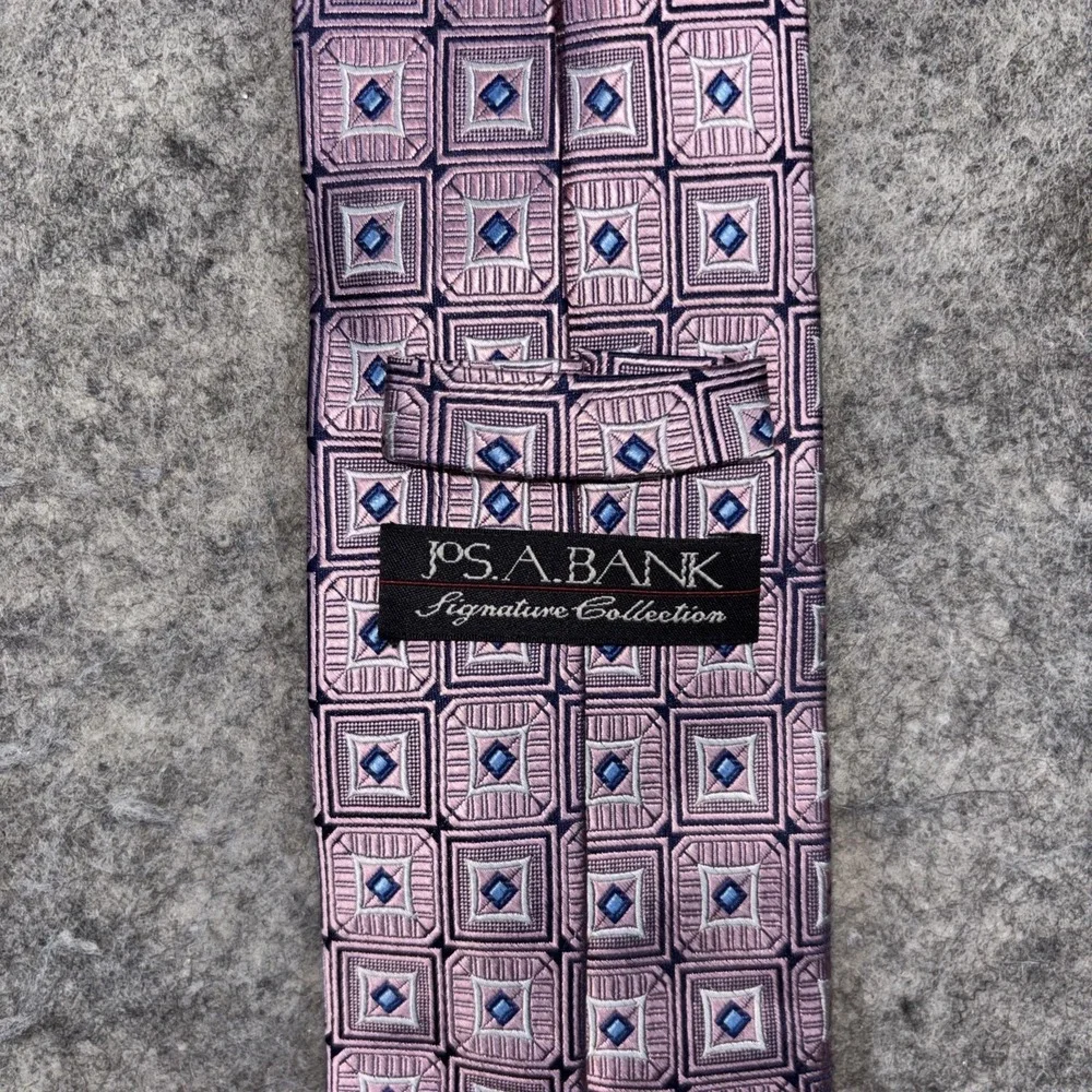 Jos. A. Bank Signature Men's Pink‎ & Navy Blue Geometric 100% Silk Necktie
